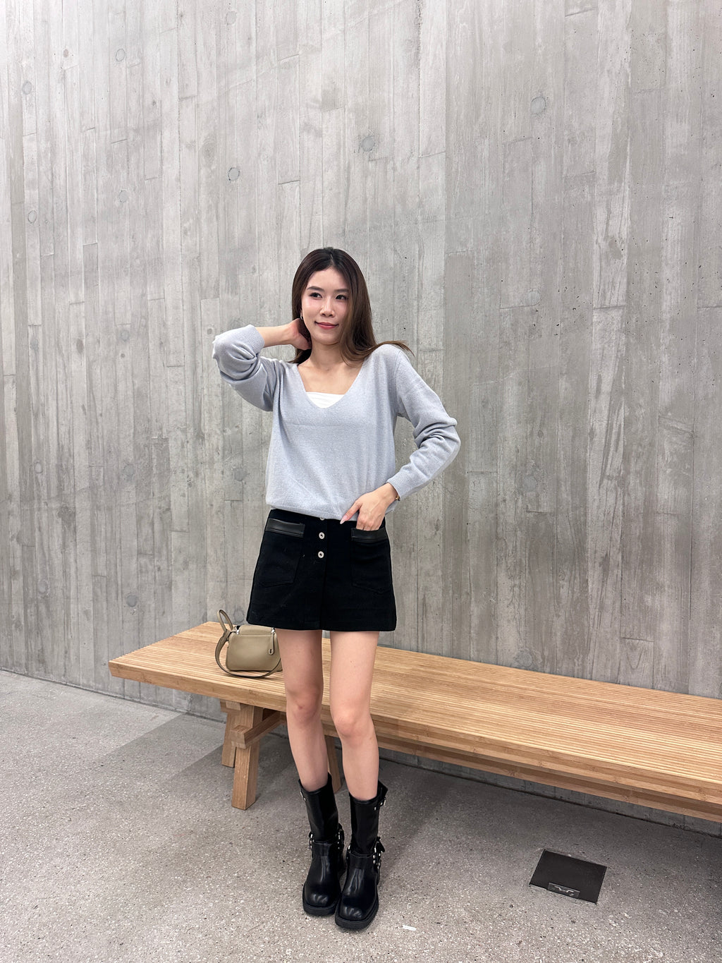 Thin wool v neck top