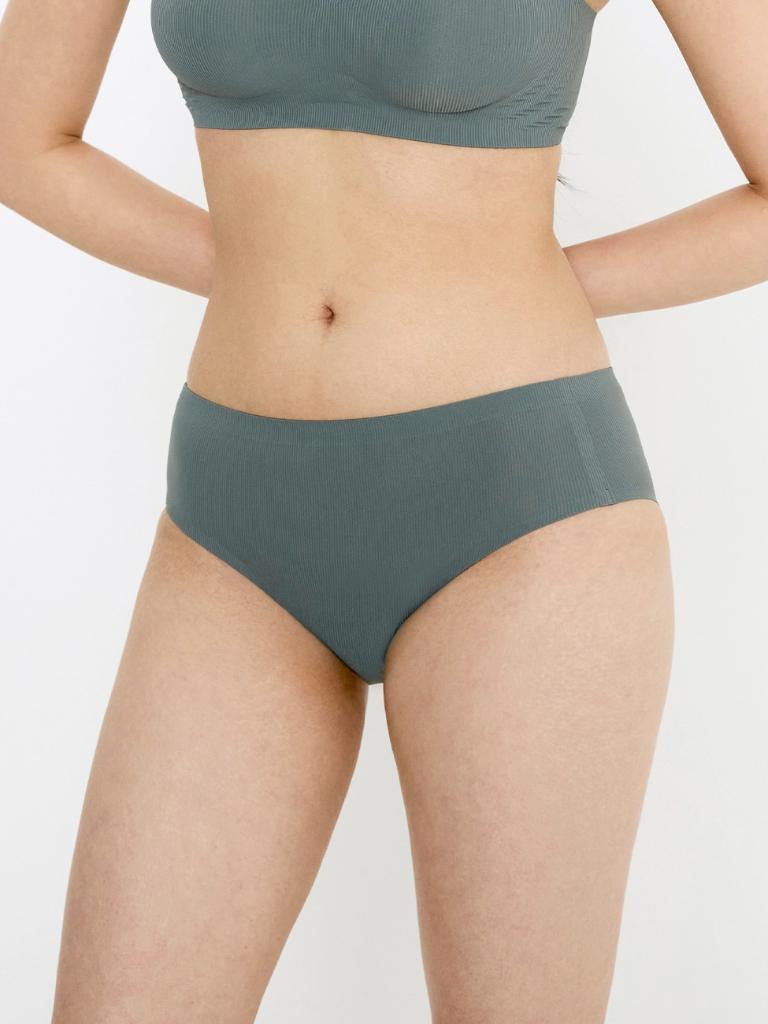 COOL FIT PANTY VOLUME FIT PLUS 高級舒適無痕三角內褲 [4 colors]