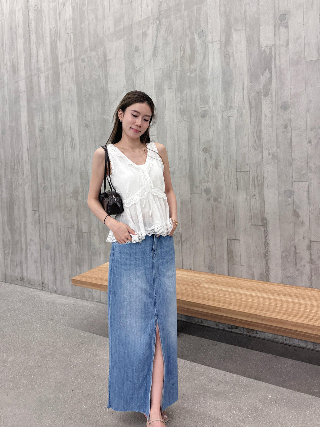 A lined Denim Slit Skirt
