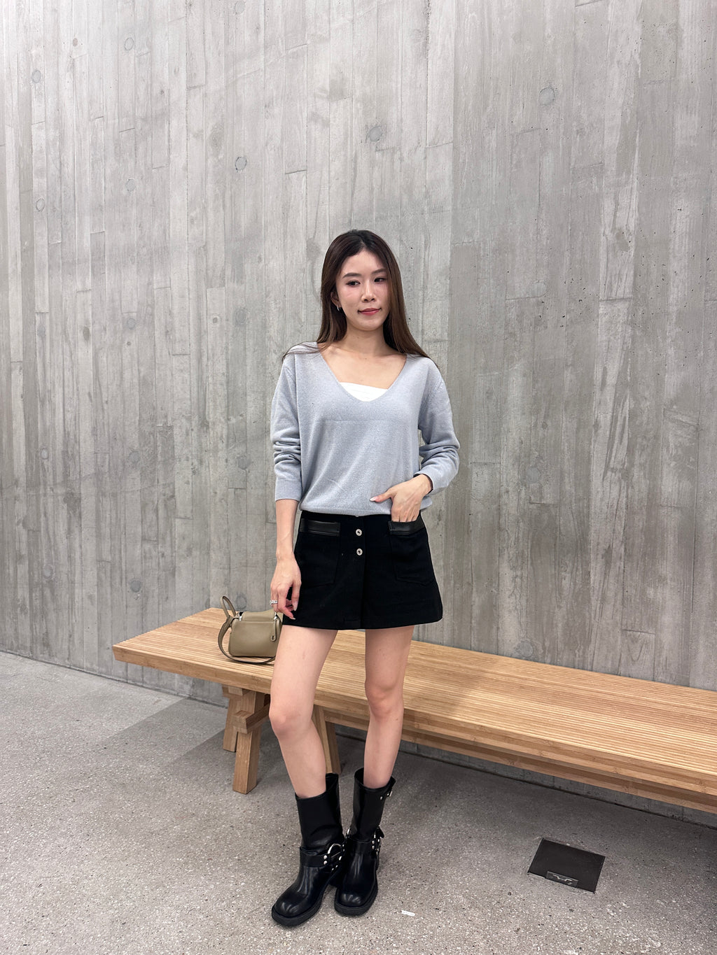Thin wool v neck top