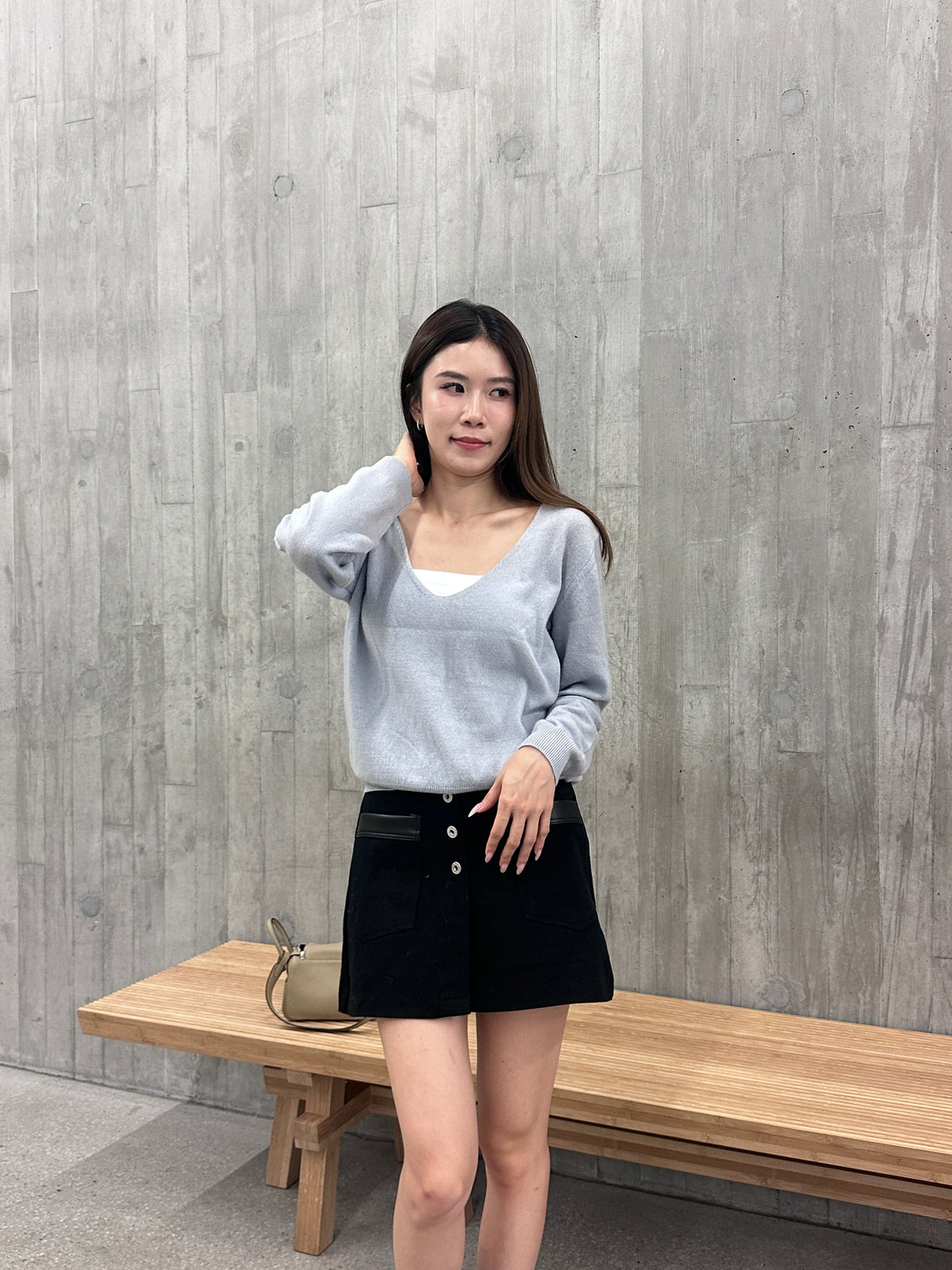 Thin wool v neck top