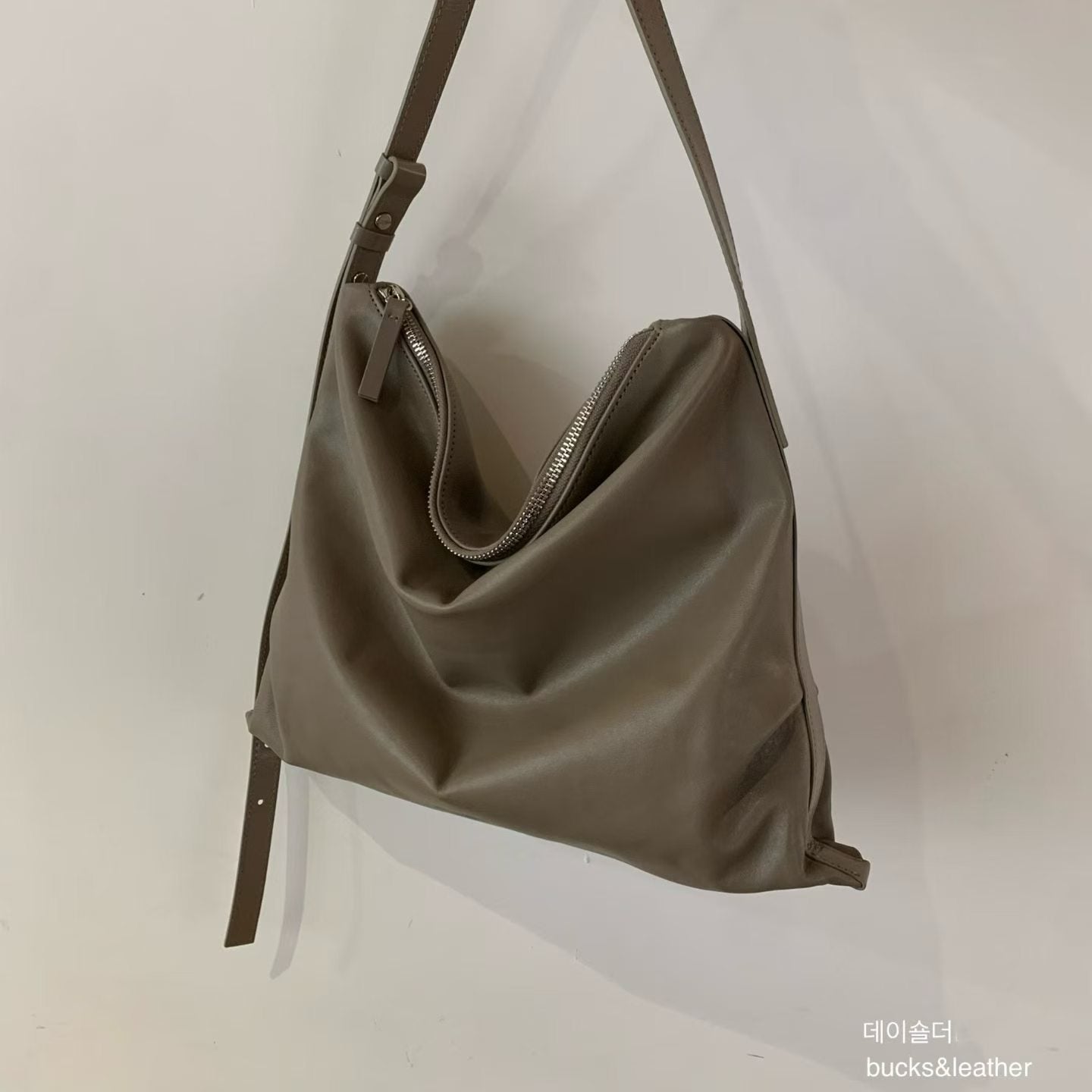 Real Leather Office Zipped Bag 大小號（底部幼版）