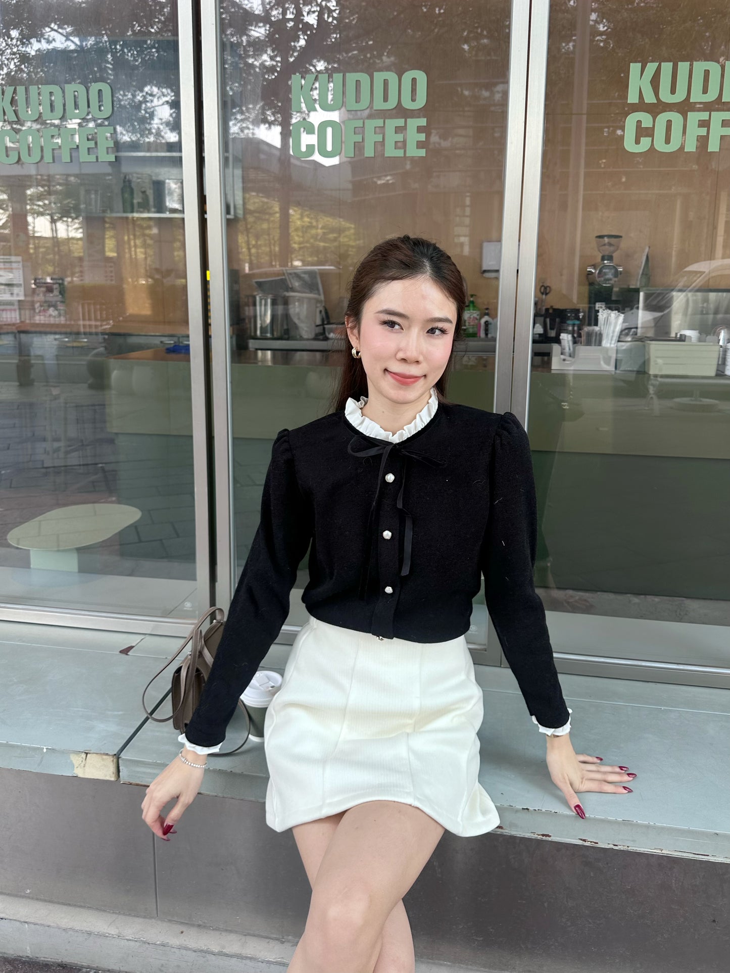 Ribbon Tied Lace Long Sleeves Top