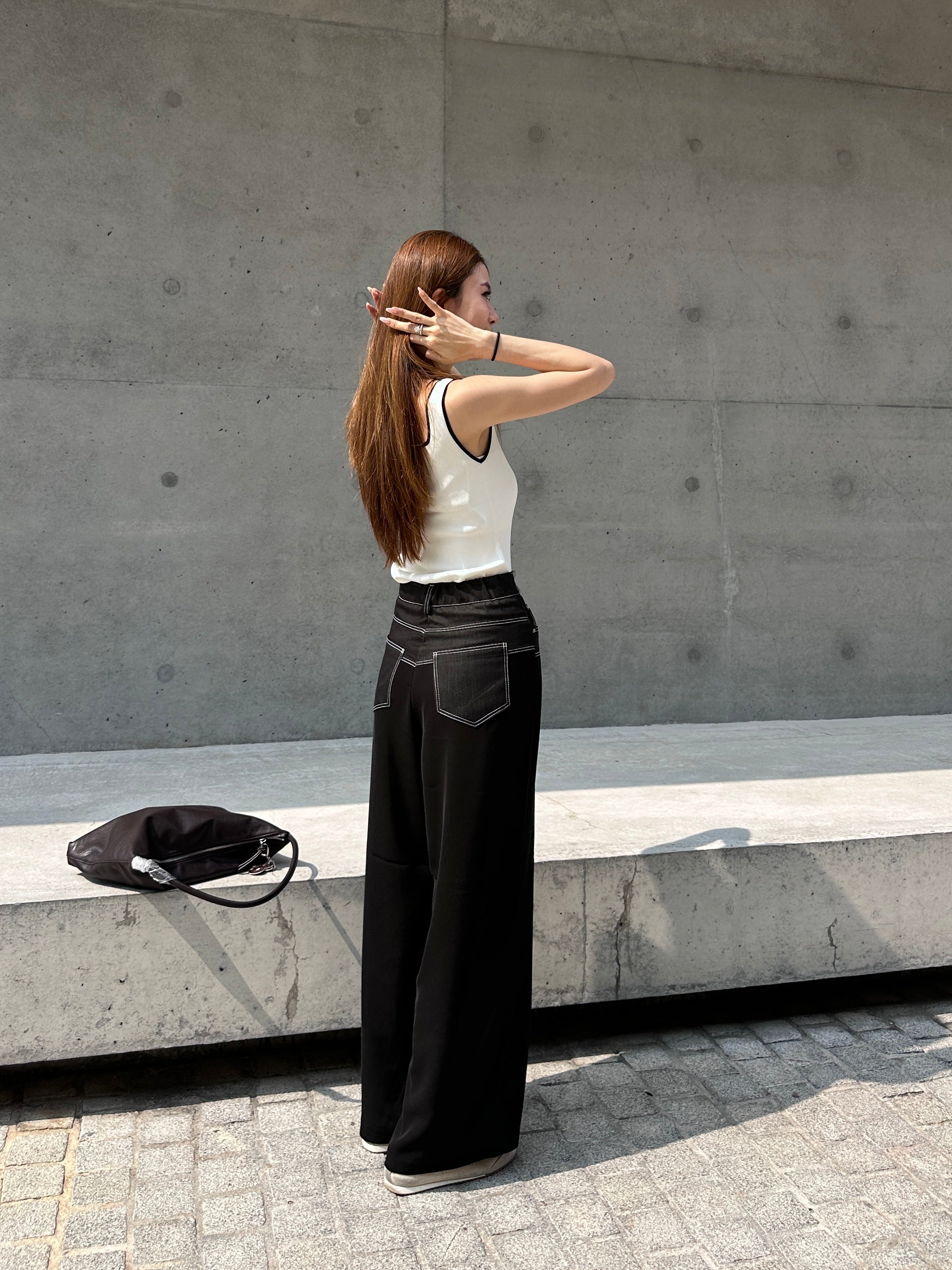 Outlined Flexible Tank Top