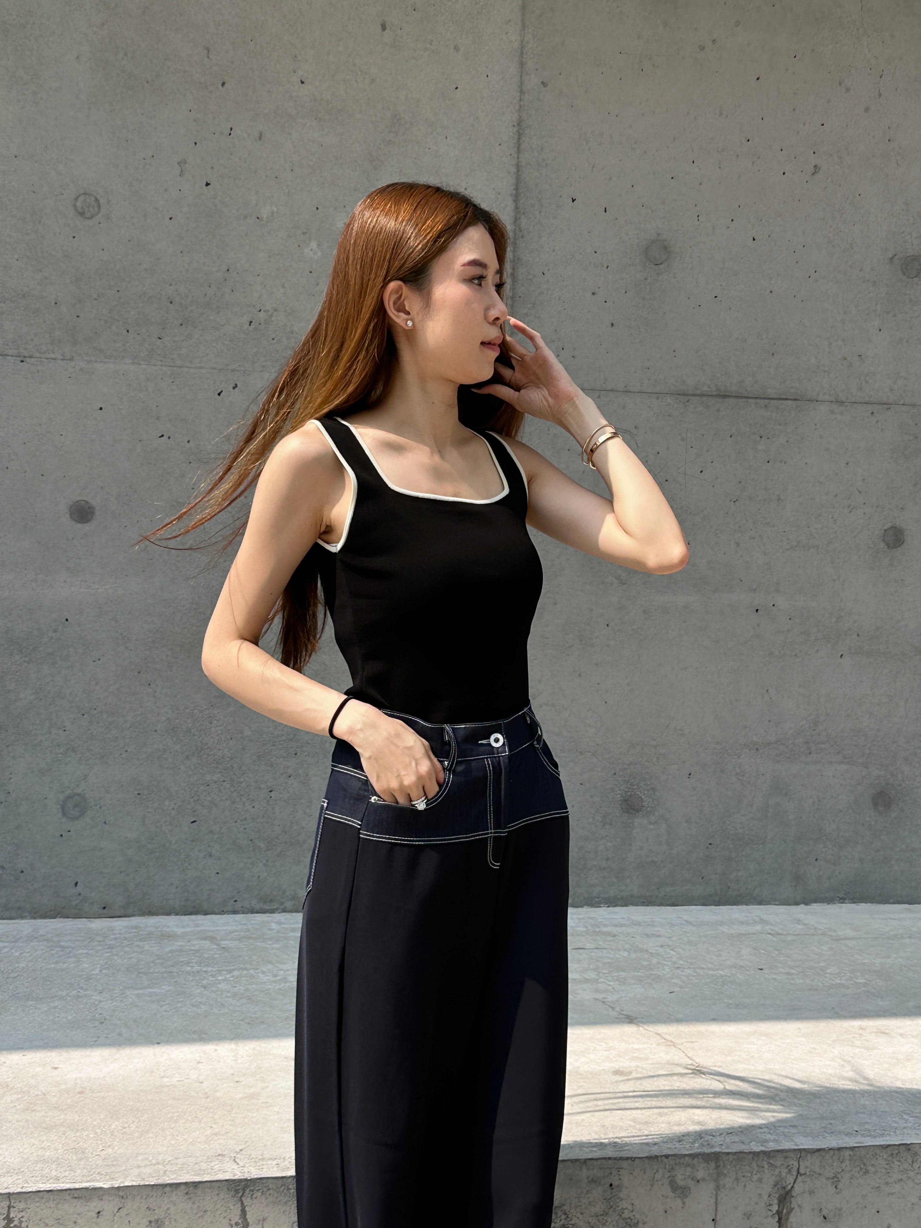 Outlined Flexible Tank Top
