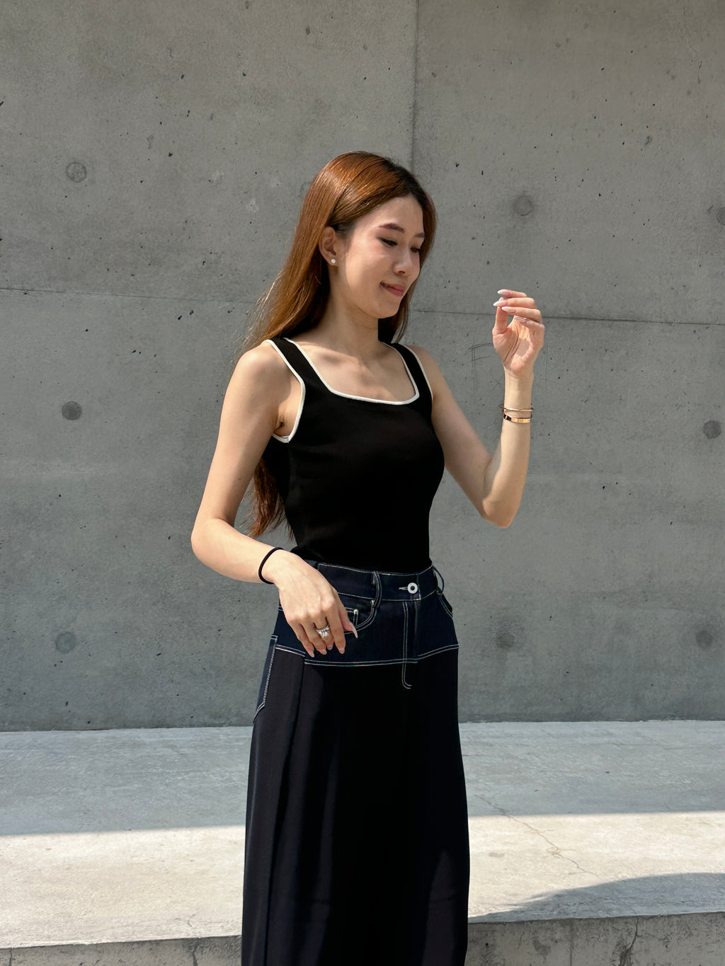 Outlined Flexible Tank Top