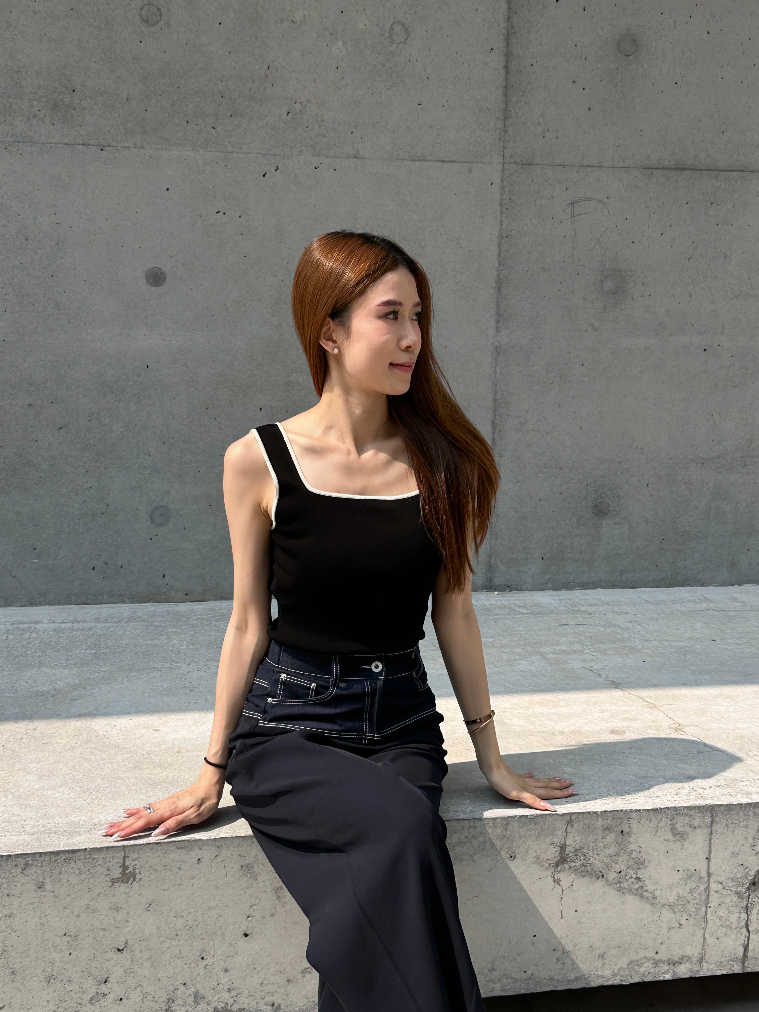 Outlined Flexible Tank Top