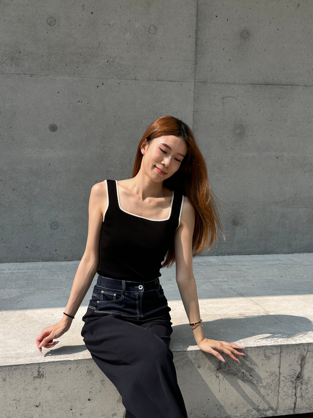 Outlined Flexible Tank Top