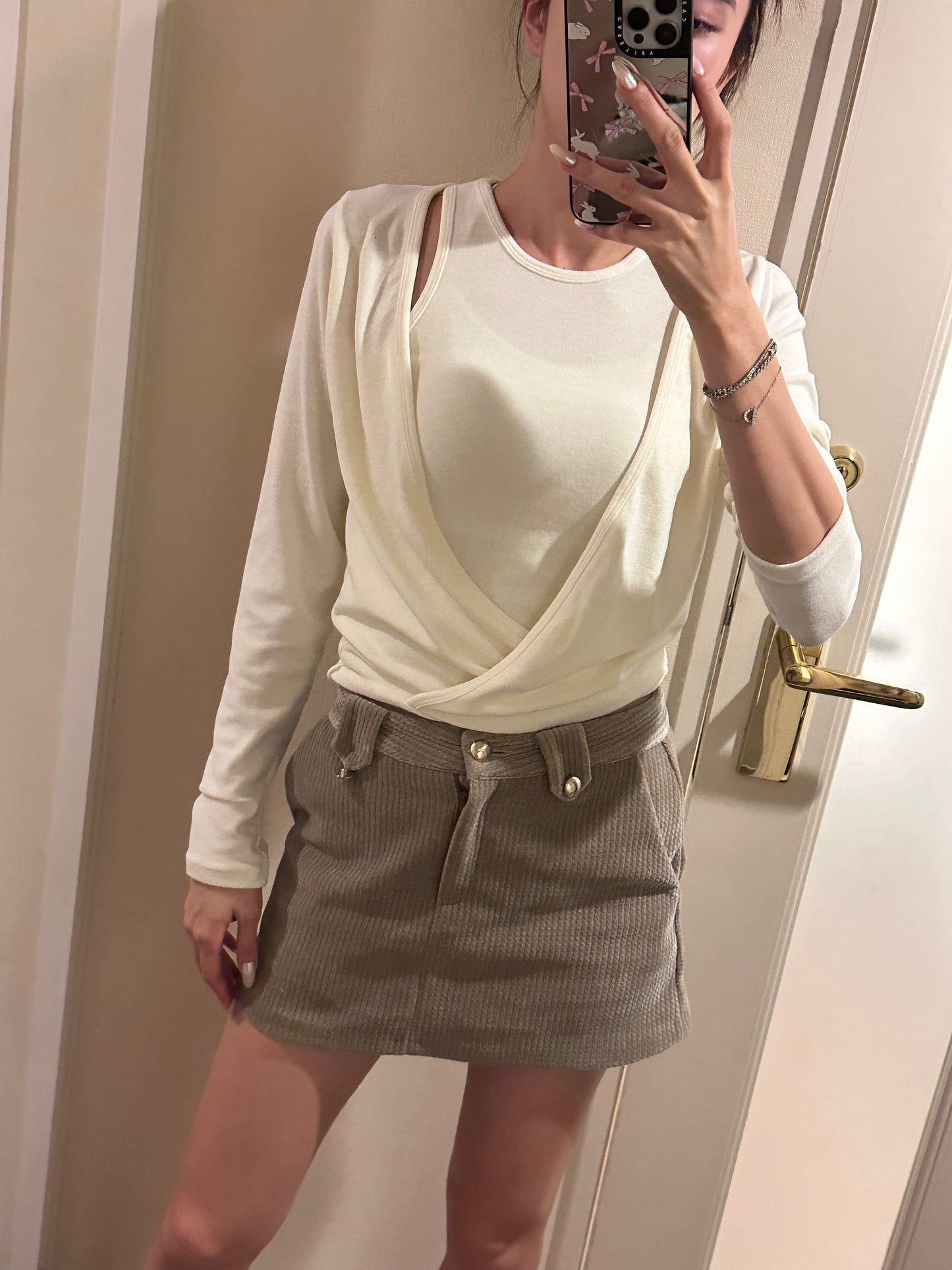 Double Holes Long Sleeves Top