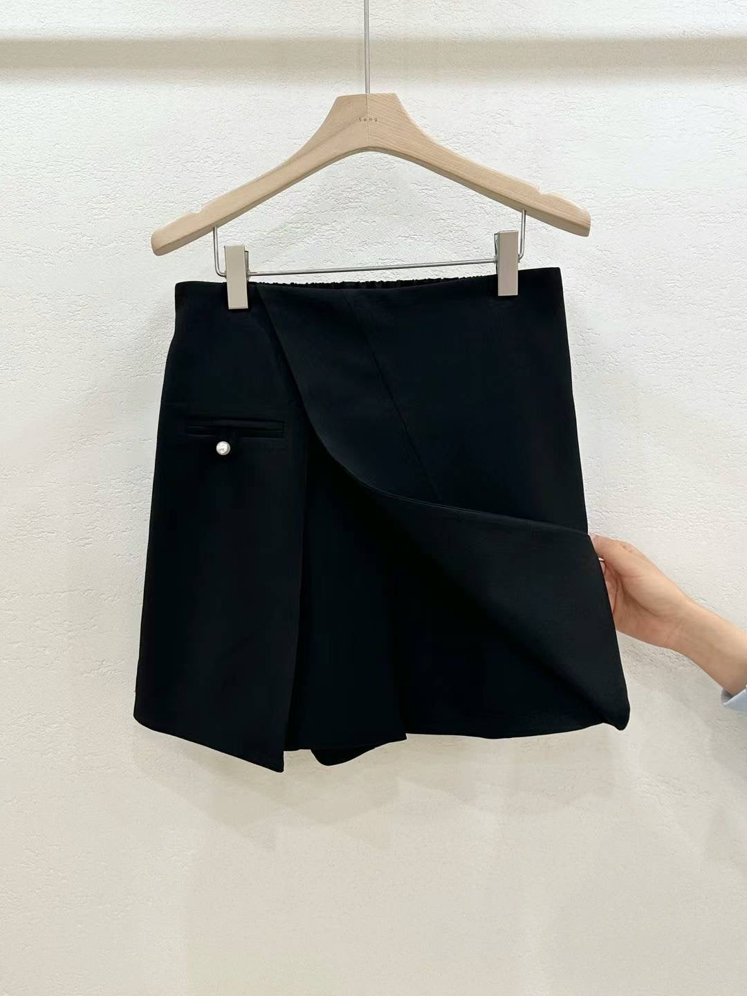 One Pearl Skirt Shorts