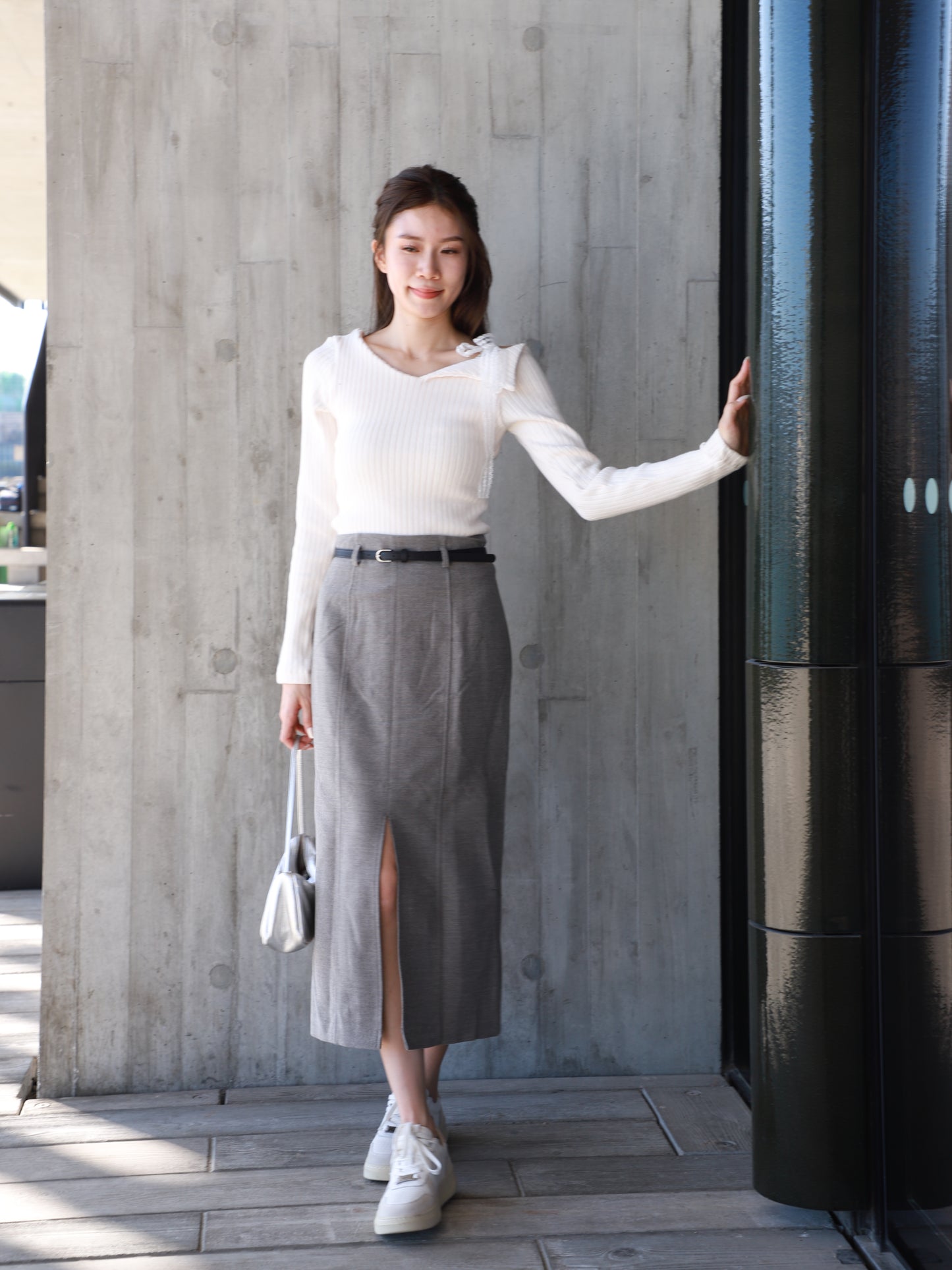 Middle Slit Wool Skirt with belt