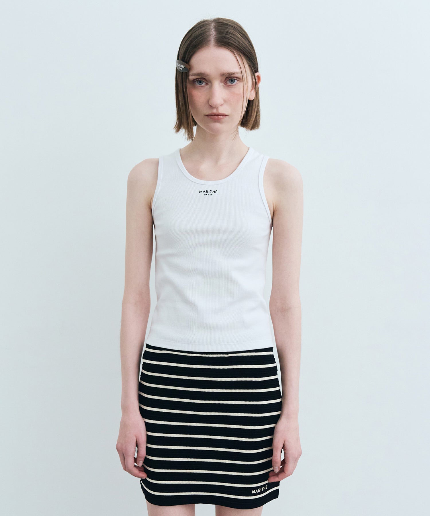 W U NECK SLEEVELESS