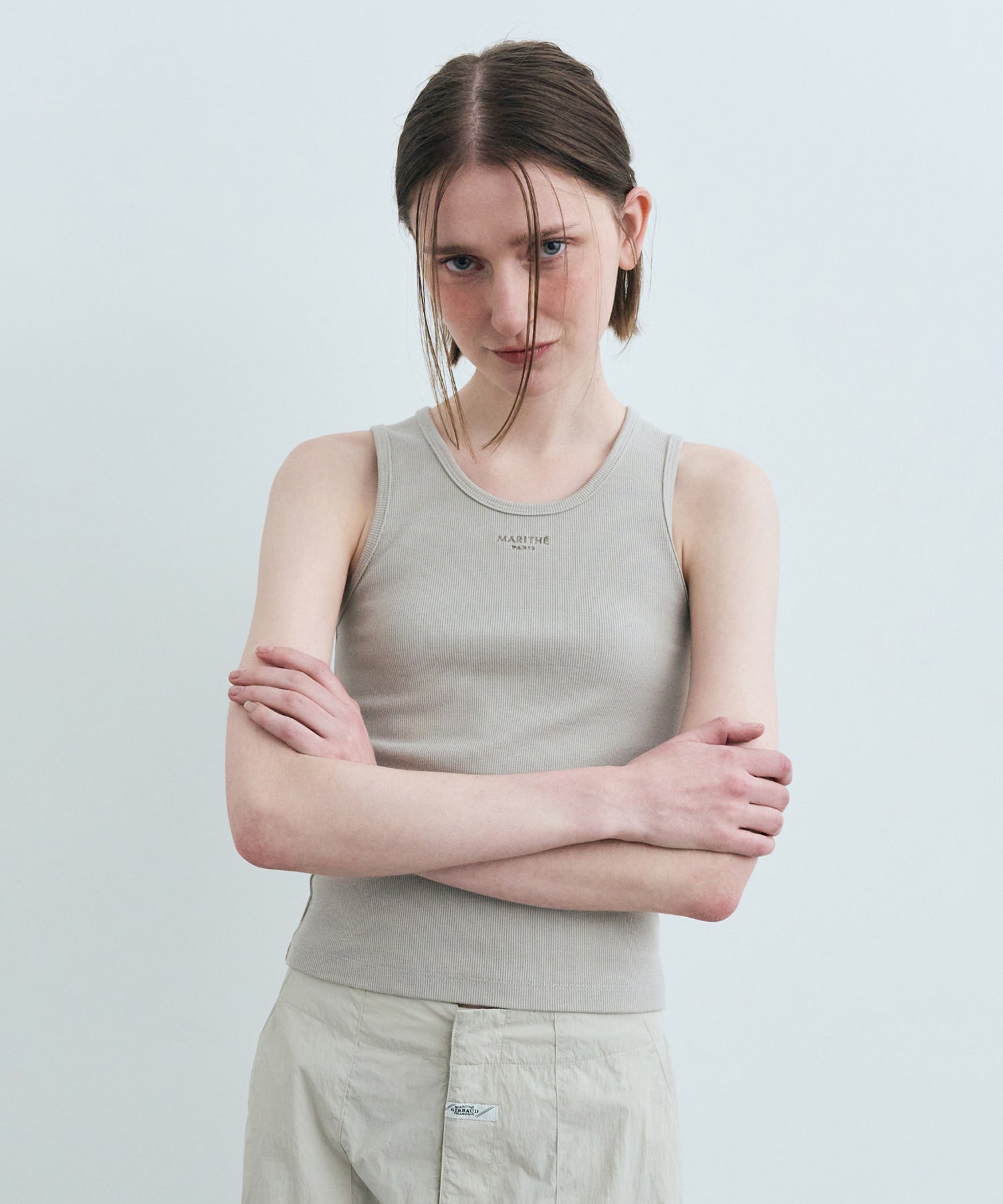 W U NECK SLEEVELESS