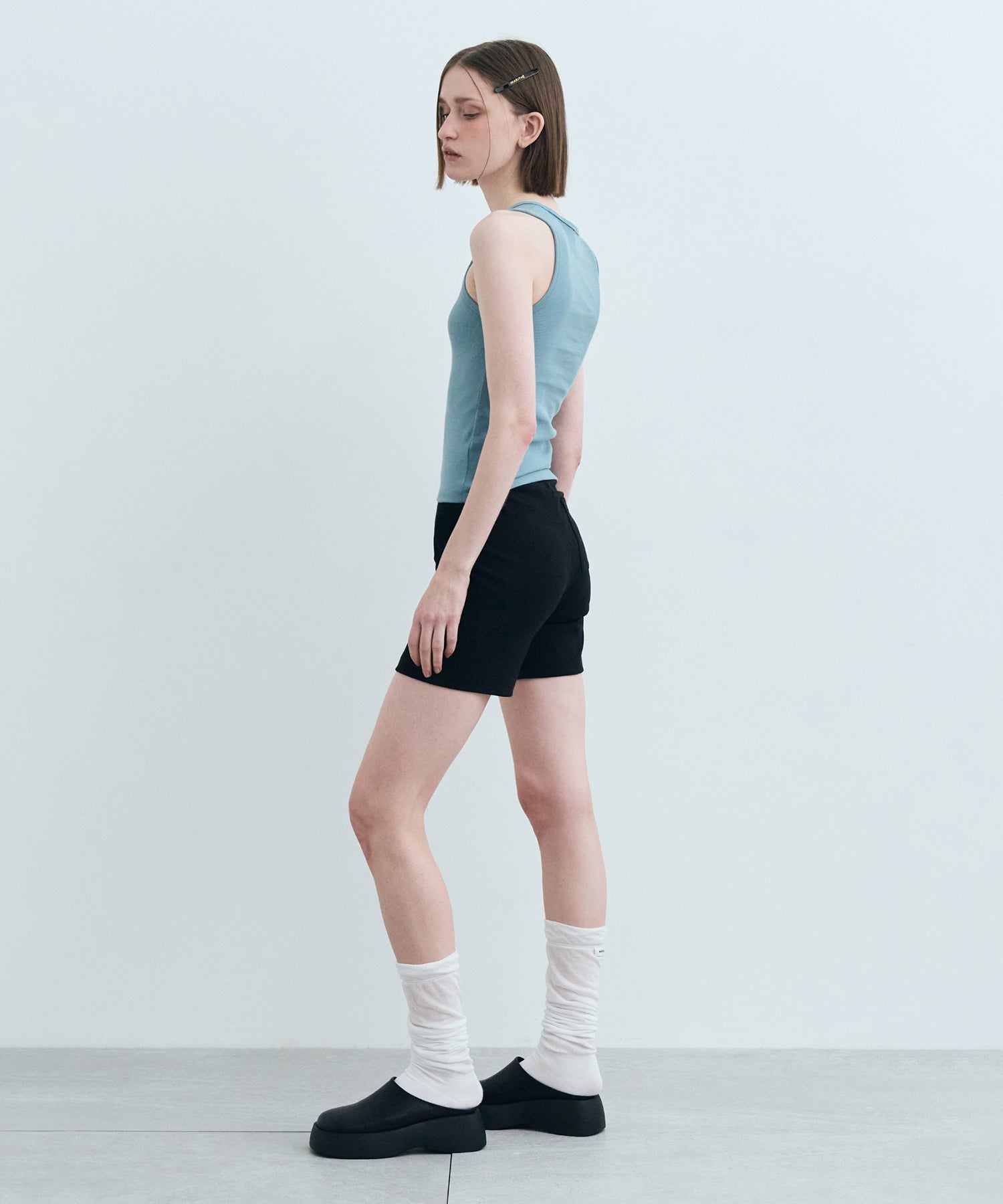 W U NECK SLEEVELESS