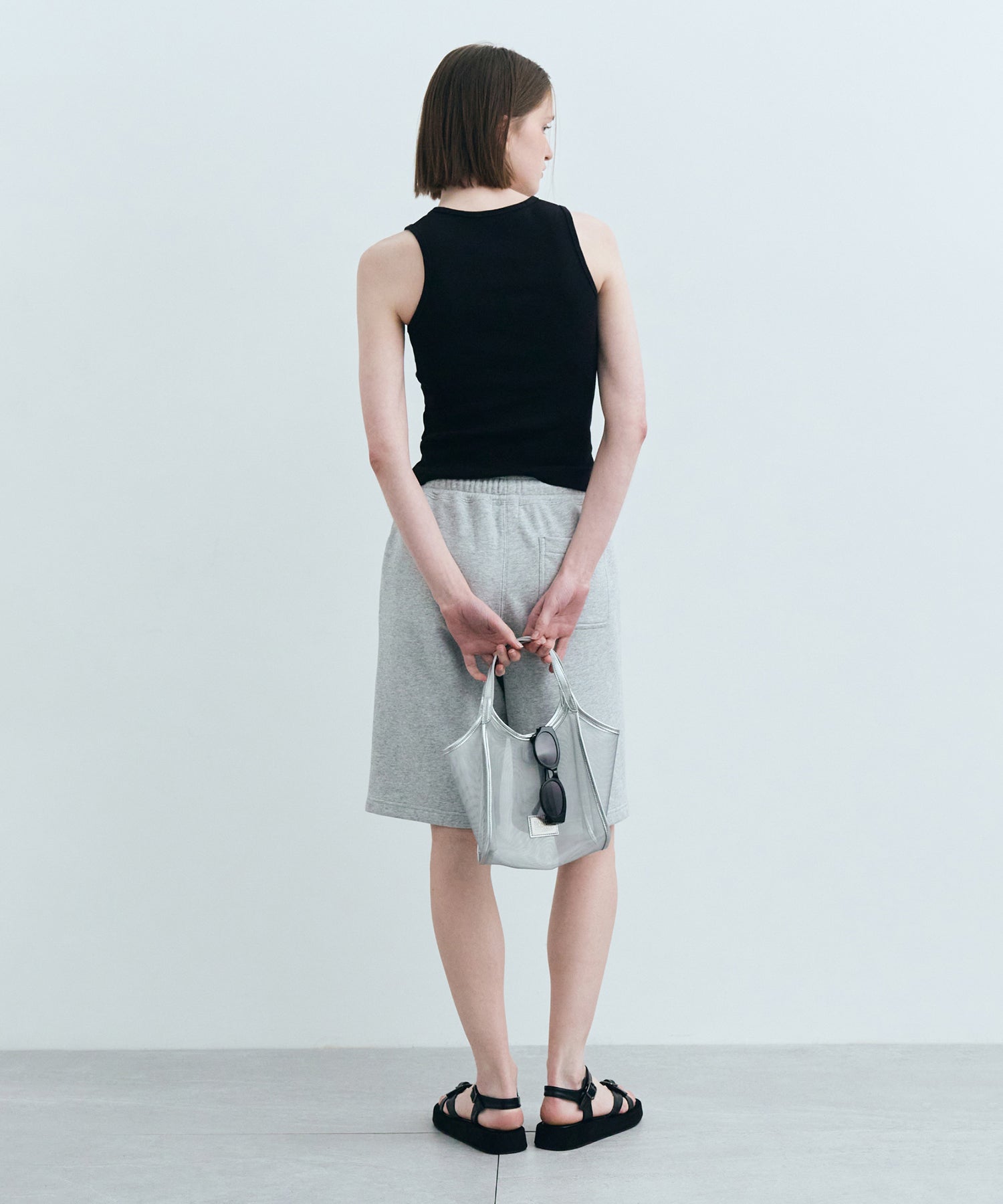 W U NECK SLEEVELESS