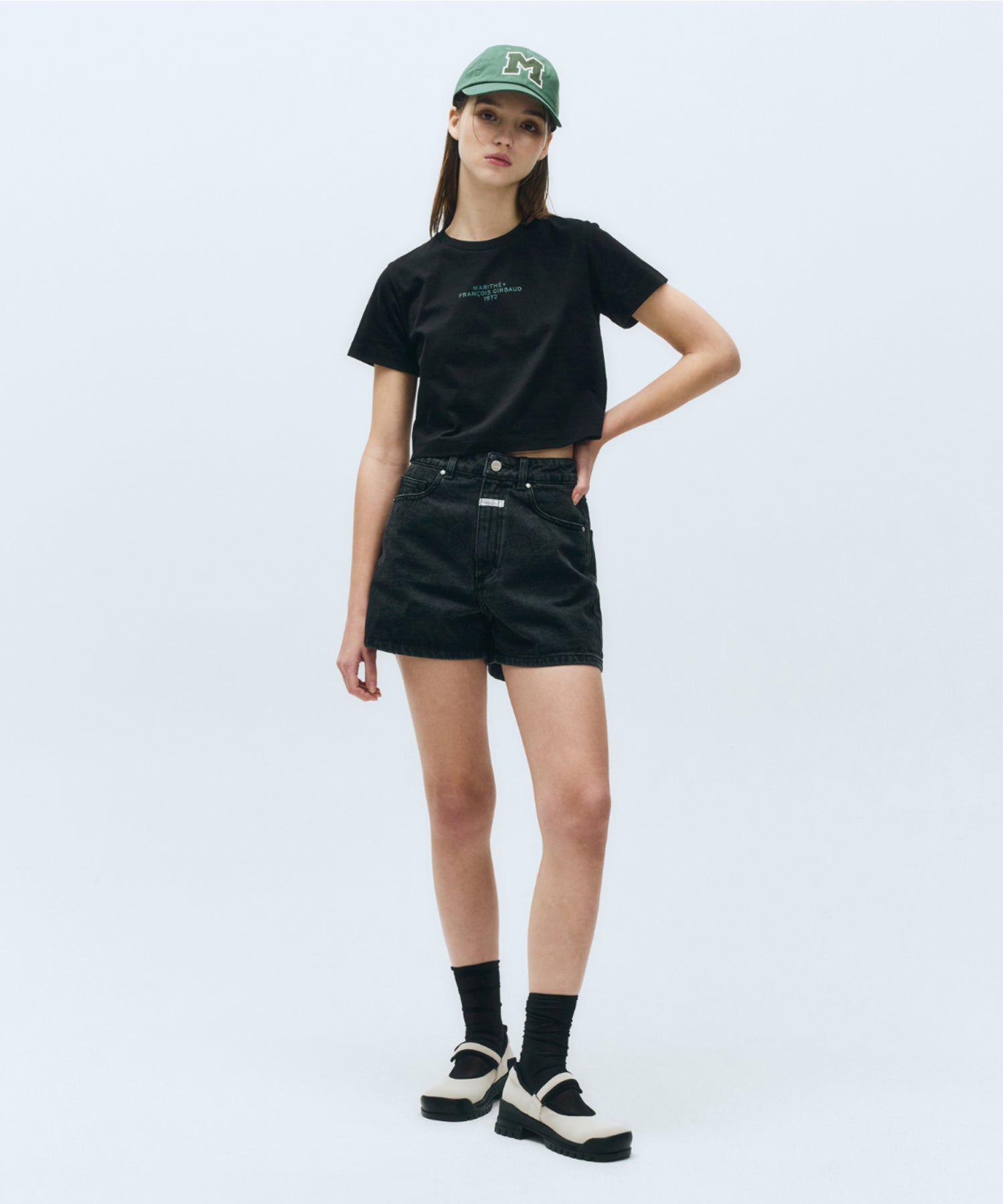 W LETTERING CROP TEE
