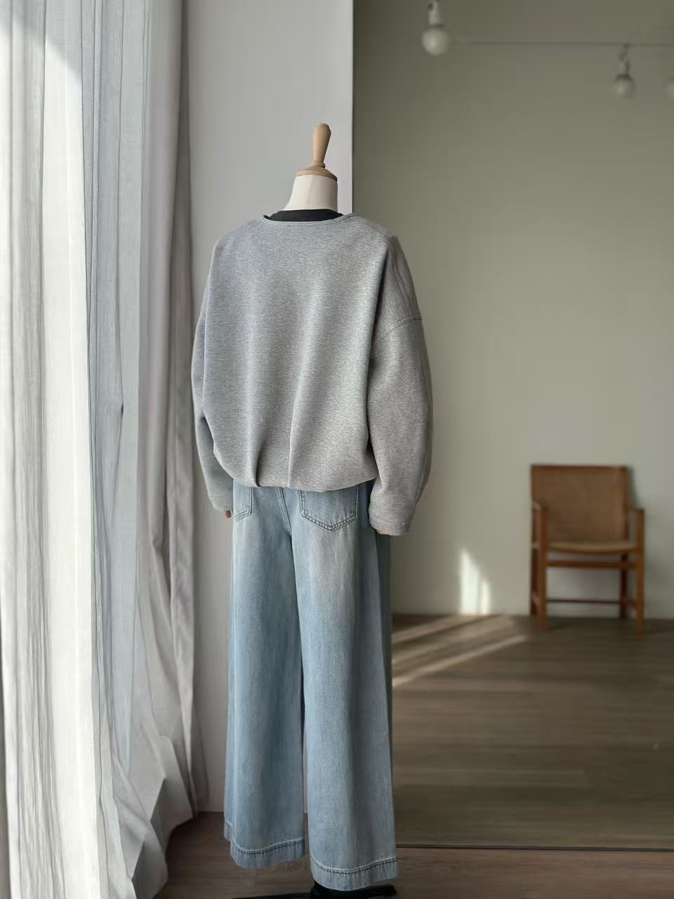 Solid Color Cropped Sweatshirt