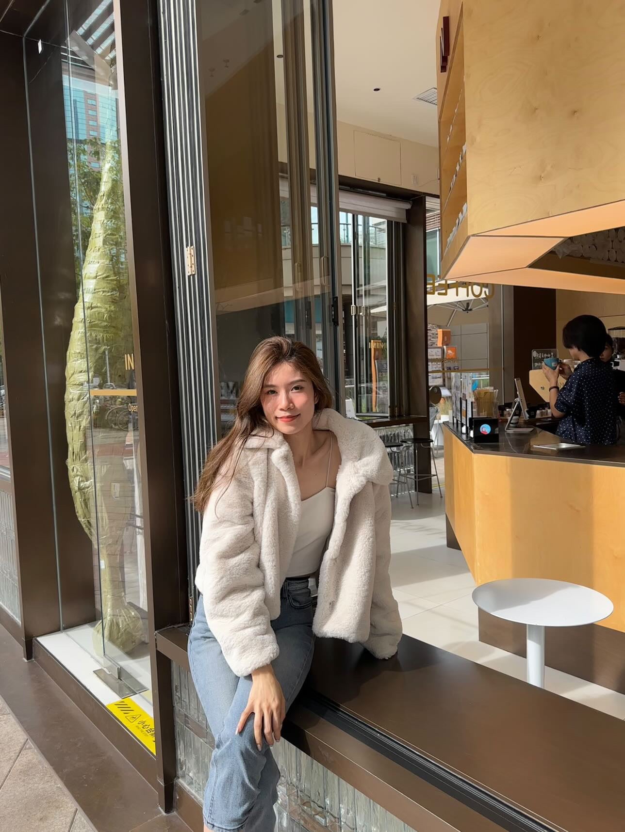 Fluffy Collar Neck Jacket