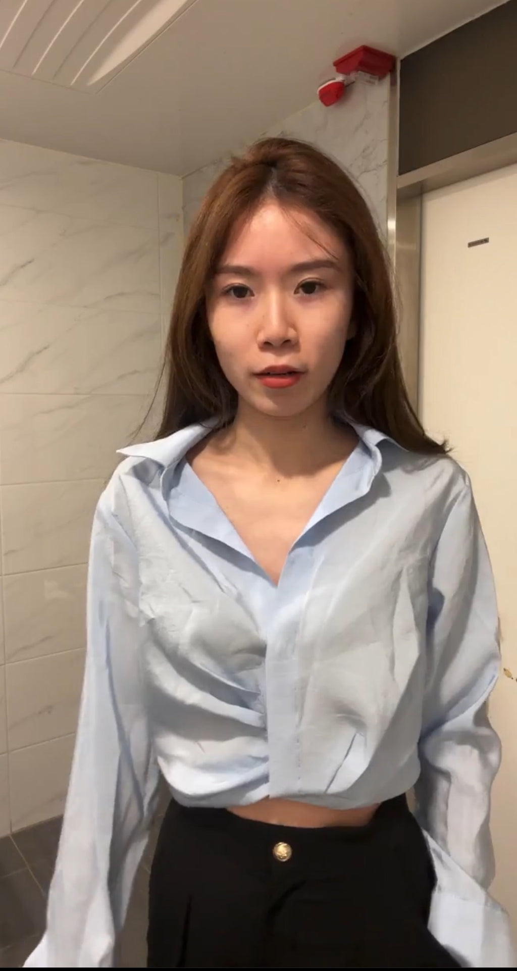 Cropped V neck Shirt