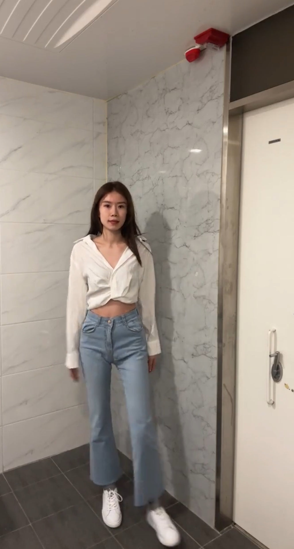 Cropped V neck Shirt