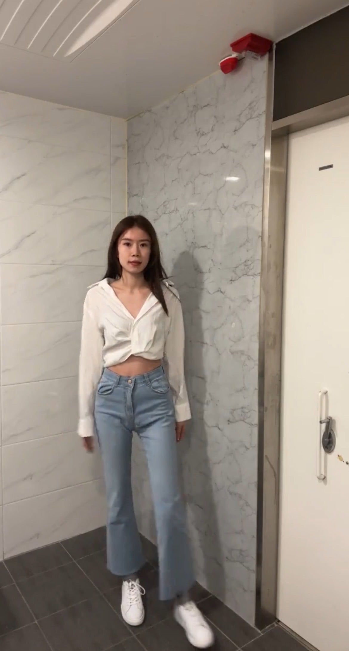 Cropped V neck Shirt